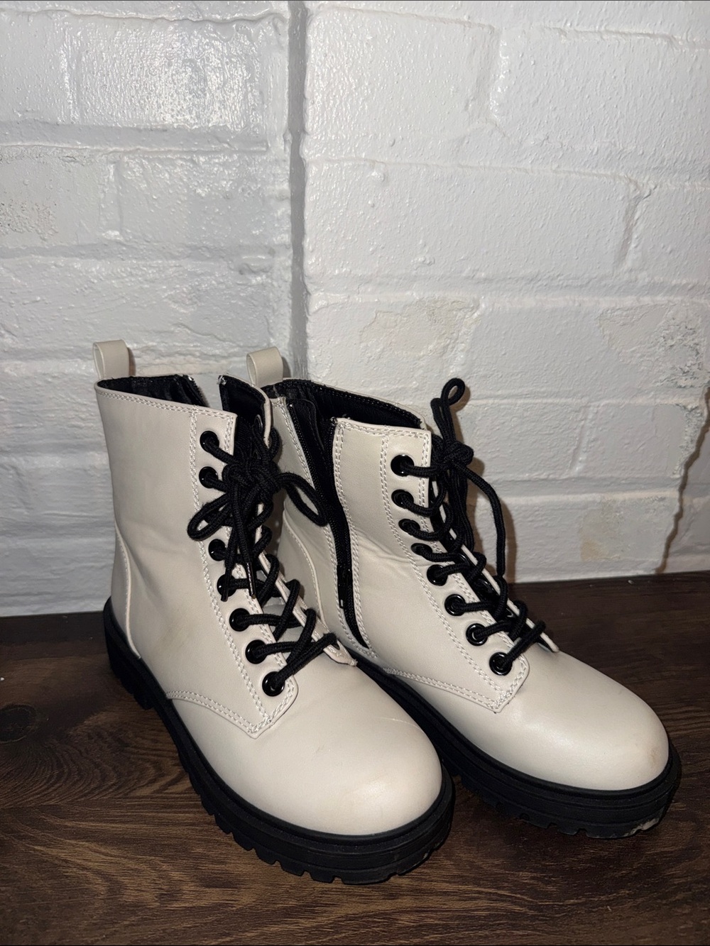 White Lace-Up Combat Boots with Black Platform: SODA (Brand)